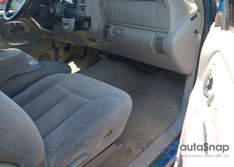 1997 GMC Sierra 1500 Sl Wideside z USA, uszkodzony, nr VIN 1GTEC19R4VE529711